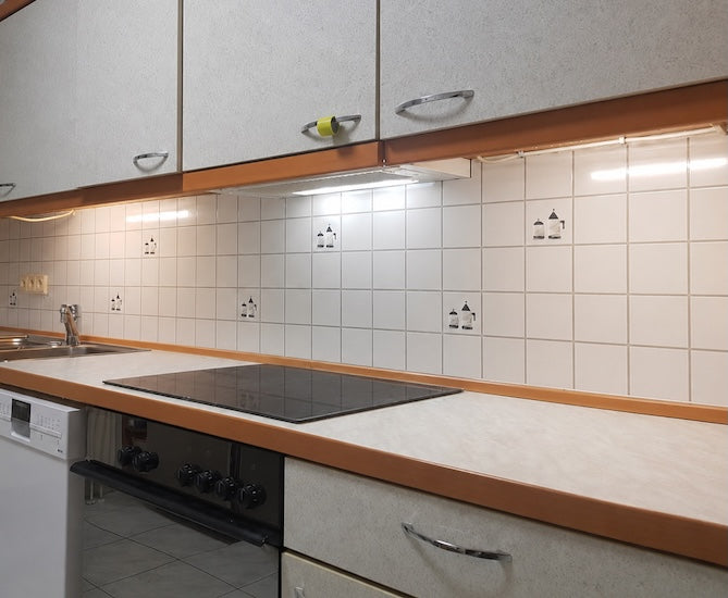 Cucina prima, con piastrelle