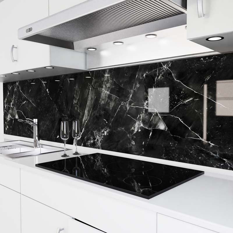 Cucina con rivestimento Marmo Nero